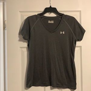 Women’s Under Armour semi fitted tee
